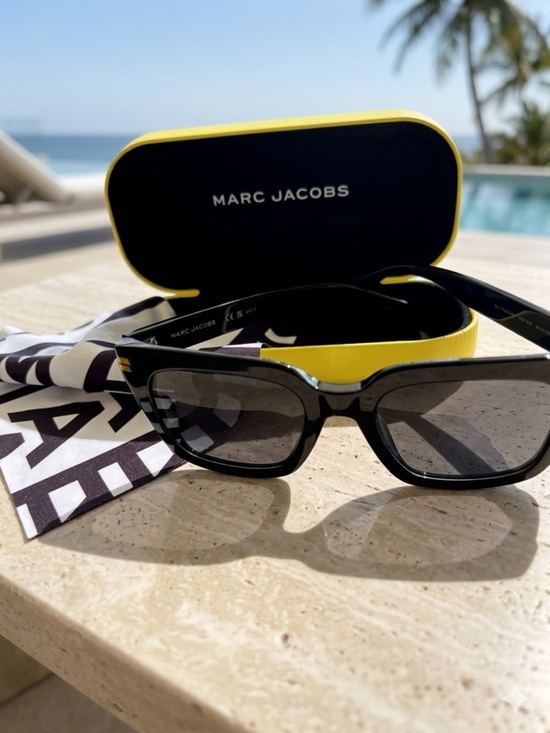 Marc Jacobs Accessories - Marc Jacobs Black Sunglasses with Gold Temple Accents and Gradient Lenses Unisex